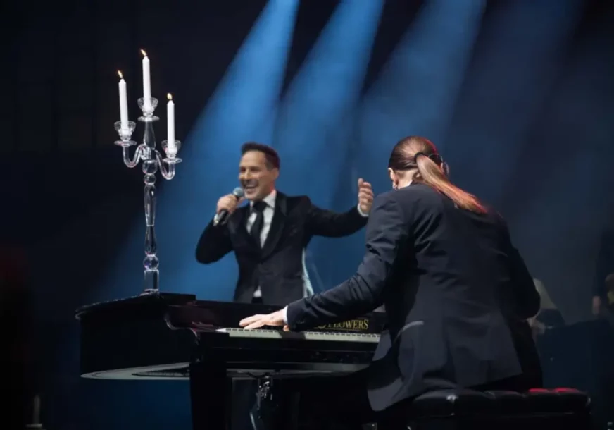 KONCERT ZA PAMĆENJE Peđa Jovanović napunio halu Morača u Podgorici, publika ispunila više od 6.000 mjesta