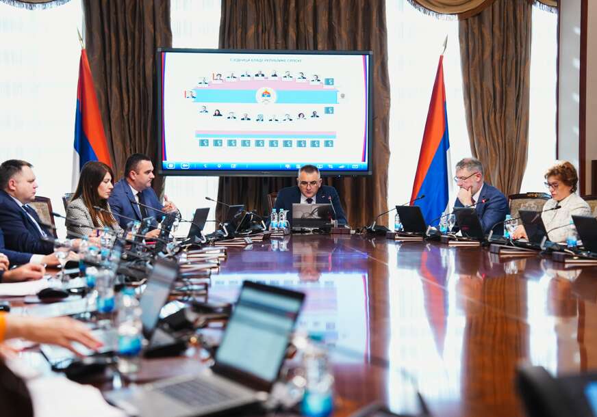 (FOTO) Republika Srpska obara REKORD: Evo koliko će nas Vlada zadužiti iduće godine i koliko MILIJARDI će iznositi ukupan dug