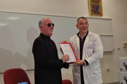 (VIDEO) "Ova djeca su najveći borci" Saša Matić DONIRAO MEDICINSKU OPREMU i igračke mališanima na onkologiji