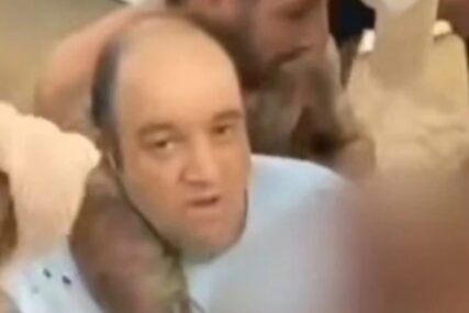 (FOTO) HEROJ O KOME PIŠE CIJELI SVIJET Ahmed prišao teroristi sa leđa i oteo mu oružje, ranjen sa 2 hica, hitno prebačen u bolnicu