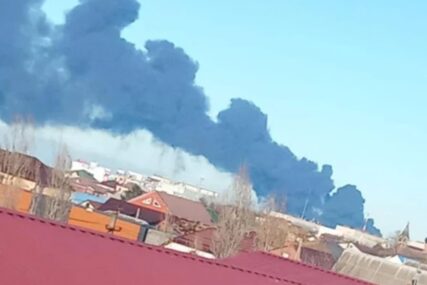 (VIDEO) ODJEKUJU EKSPLOZIJE Gori velika ruska rafinerija