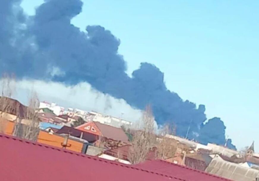 (VIDEO) ODJEKUJU EKSPLOZIJE Gori velika ruska rafinerija