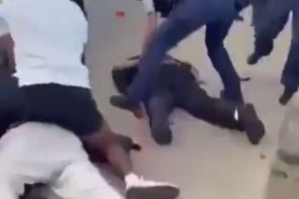 (VIDEO) U masakru UBIJENO 10 LJUDI: Pojavio se snimak hapšenja napadača iz Sidneja, policija pokušavala REANIMIRATI jednog