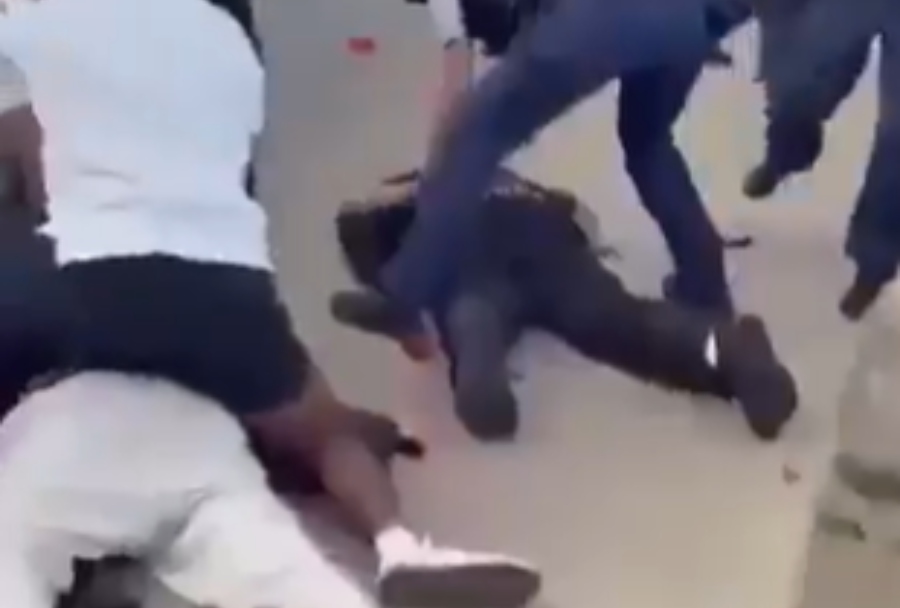 (VIDEO) U masakru UBIJENO 10 LJUDI: Pojavio se snimak hapšenja napadača iz Sidneja, policija pokušavala REANIMIRATI jednog