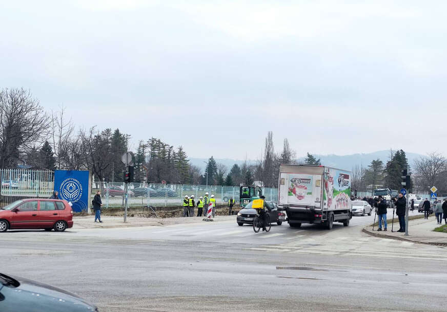 (FOTO) Projekat vrijedan oko 2,48 MILIONA KM: Zvanično POČELA IZGRADNJA kružnog toka kod "Audi centra"