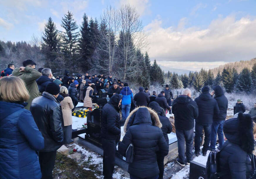 (FOTO) Ostavio veliki trag u novinarstvu: Na Palama sahranjen Stjepan Zlikovac