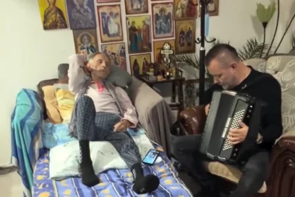 (VIDEO) "Htio je da mu sviramo i pjevamo te večeri" Posljednji snimak pjevača Mladena Kosmajca