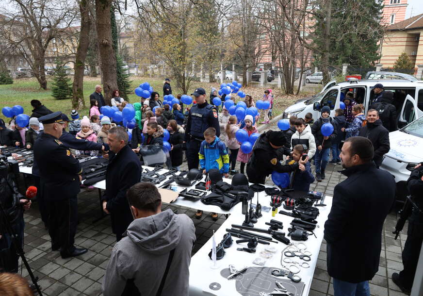 (FOTO) Ko je ukrao KOLAČE: Lopina i Legija osuđeni za krađu užine, a onda je nastao LOM ispred suda