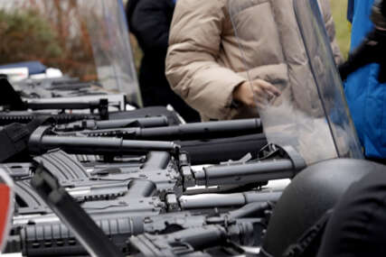 NELEGALNO ORUŽJE OZBILJAN PROBLEM Prošle godine u BiH u 479 oružanih incidenata ubijeno 15 ljudi, a 52 ranjeno