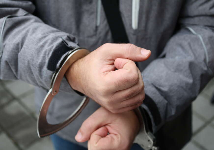 Uhapšen muškarac: Predstavljao se kao lažni policajac i agent BIA, pa građane prevario za više od 100.000 evra