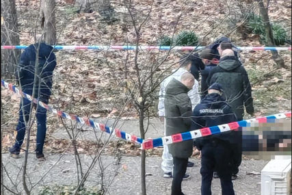 (FOTO) PRVE SLIKE SA MJESTA UBISTVA Muškarac krvnički nožem ubadao oca i majku, pa sebi oduzeo život