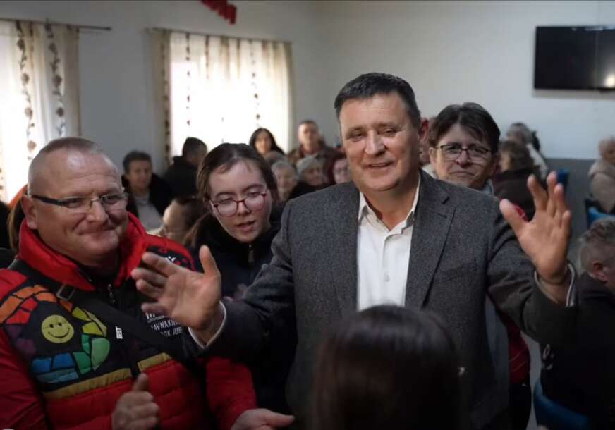 (VIDEO) "Najvažnije je osjećaj da nisi sam" Đajić OBRADOVAO NAJSIROMAŠNIJE, evo koju su pjesmu ZAJEDNO ZAPJEVALI