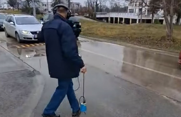 (VIDEO) ZATVORENA ULICA Stanovnici ovog naselja ostali bez vode