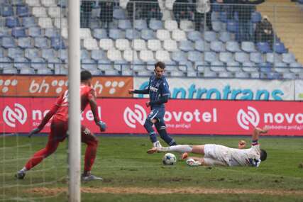 (FOTO) Juče magla, danas kiša golova: Željezničar i Široki Brijeg igrali 3:3 za fudbalske sladokusce