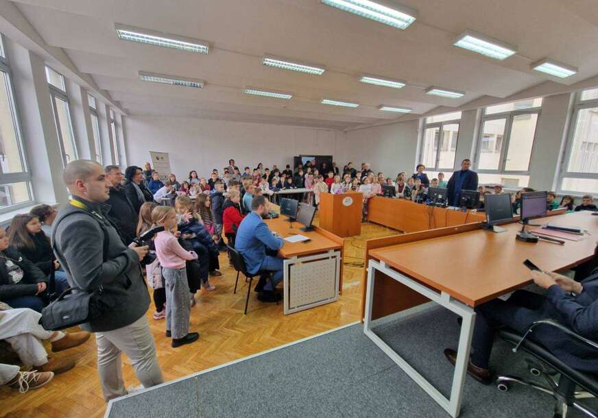 FOTO: USTUPLJENA FOTOGRAFIJA