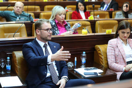 (FOTO) Hvali selo, drž se grada: Stanivuković besjedio o seoskoj idili u Piskavici, Lukač ga priupitao za stan u centru Banjaluke