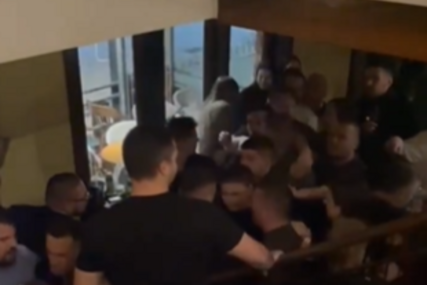 (VIDEO) OPŠTI HAOS Tuča u poznatom restoranu, a u pozadini pjesma Halida Bešlića