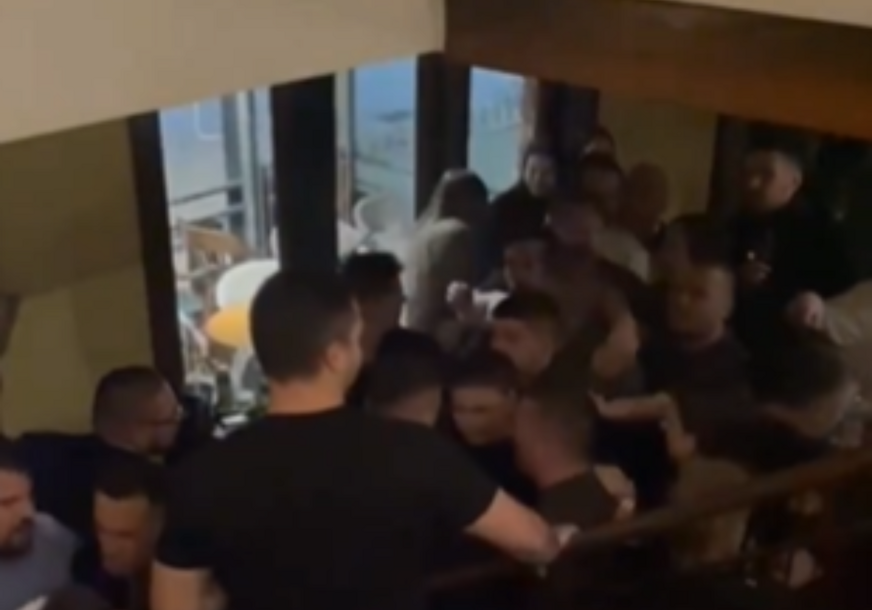 (VIDEO) OPŠTI HAOS Tuča u poznatom restoranu, a u pozadini pjesma Halida Bešlića