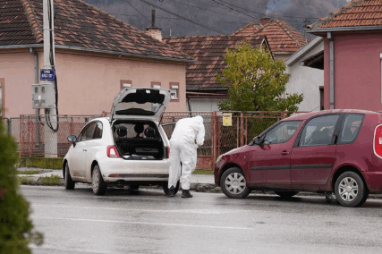 (FOTO) Majci i ocu PREREZAO VRAT, pa sebi isjekao vene: Isplivali novi, monstruozni detalji dvostrukog ubistva i samoubistva porodice iz BiH