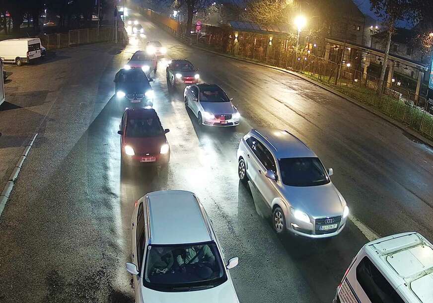 kolona na graničnom prelazu