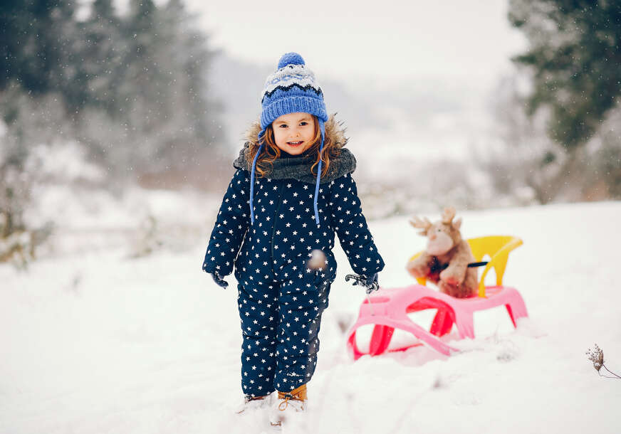 Treba li starije dijete DA ČUVA mlađe: Šta roditelji treba da razmotre prije nego što mu povjere ovu odgovornost