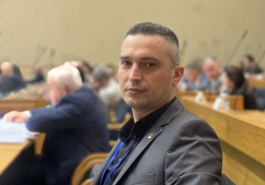 Kasapović o ostavci direktora “Željeznica Srpske”: Dok se direktori sele OD FOTELJE DO FOTELJE – javna preduzeća propadaju