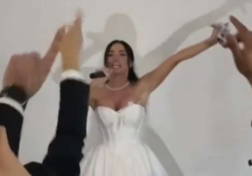 (VIDEO) "TO SNAJKA, SAD SI NAŠA" Britanka se na svojoj svadbi latila mikrofona, pa otpjevala veliki srpski hit