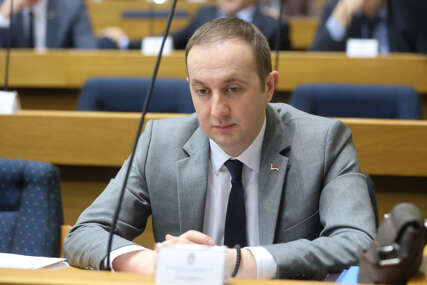 "Ljudi iz SNSD treba da prestanu da se bave politikom" Bodiroga poručio da je ostavka Save Minića RUGANJE INSTITUCIJAMA