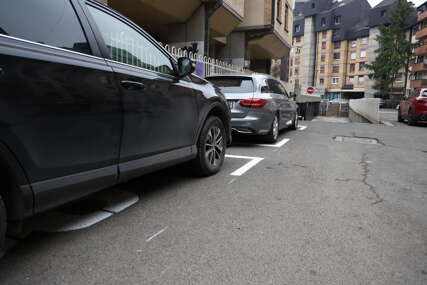 APSURD BANJALUKE Zgrade niču, PARKINGA NEMA, a građanima samo stižu kazne