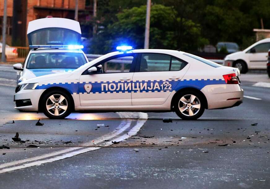 (FOTO) Kolaps kod Krupe na Vrbasu: Zbog saobraćajne nesreće blokiran put prema Bočcu