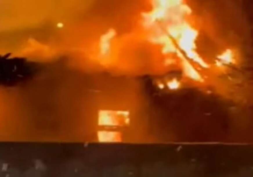 Gori kuća u Novom Sadu