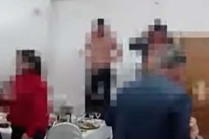 ​(VIDEO) IGRALI GOLI, PA PRETUKLI ČLANOVE BENDA Skandalozna proslava Sindikata javnog prevoza u Zagrebu