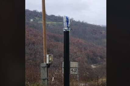 (FOTO) "Okitili" nove radare: Tek što je postavljen, a vozači već našli način da "prevare sistem"