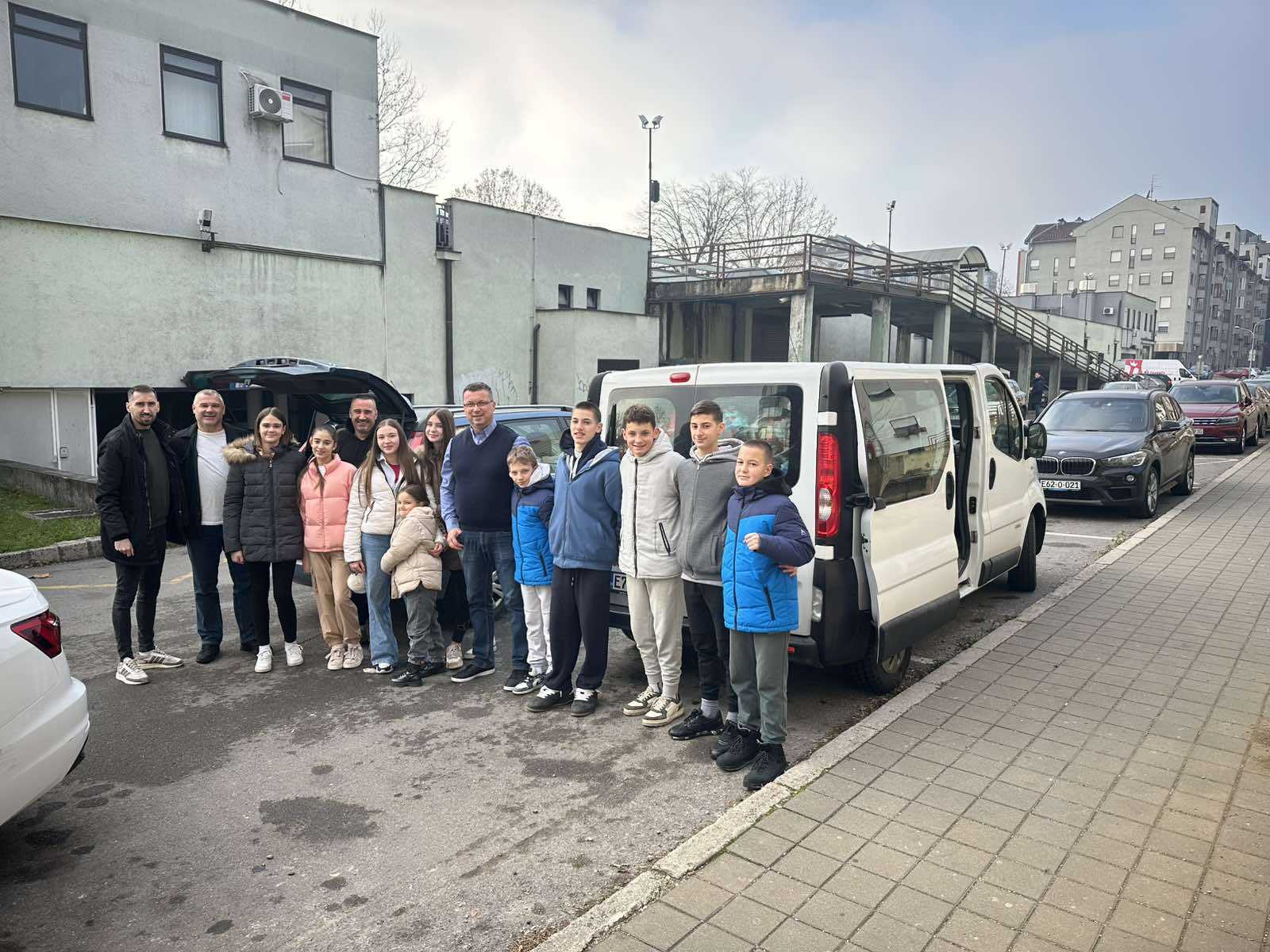 Javnoj kuhinji u Banjaluci donirali 1.000 maraka i 200 paketića