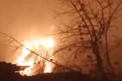 (VIDEO) RUSIJA U VATRI Požar u Tambovskoj oblasti nakon napada ukrajinskih dronova