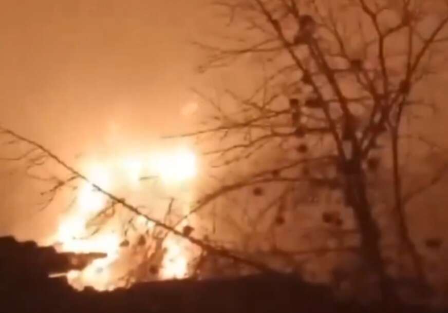 (VIDEO) RUSIJA U VATRI Požar u Tambovskoj oblasti nakon napada ukrajinskih dronova