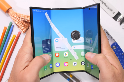 (VIDEO) Jutjuber napravio rigorozan test: Evo koliko je izdržljiv Samsungov trostruko savitljivi telefon