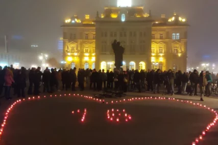 (FOTO) Zabilježen manji incident: U Novom Sadu, Nišu i Beogradu obilježeno 13 mjeseci od tragedije na željezničkoj stanici