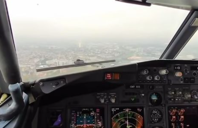 (VIDEO) PILOT POKAZAO VJEŠTINU Dramatičan snimak iz aviona tokom slijetanja u Sarajevo