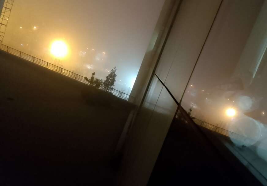(FOTO) Vazduh u Banjaluci opasan po zdravlje: Ne vidi se prst pred okom, magla kao tijesto, smog ŠTIPA za oči