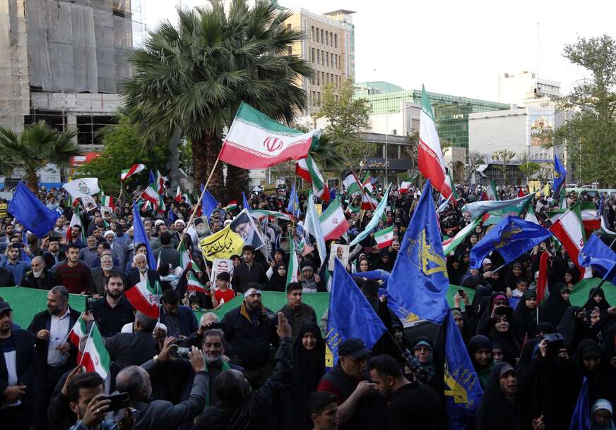 (VIDEO) Veliki haos u Iranu: Protesti eskalirali, ima mrtvih, Tramp se odmah oglasio