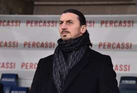 (FOTO) Mnogi ne mogu da vjeruju: Zlatan Ibrahimović u društvu rijaliti učesnika, zagrljeni pozirali u kafani