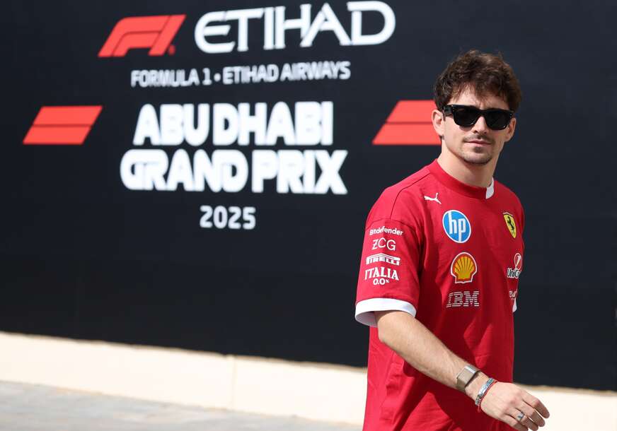 (FOTO) Na prsten potrošio bogatstvo: Zvijezda Formule 1 uz pomoć psa zaprosio manekenku