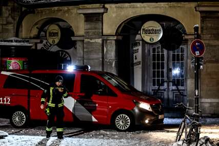 Užasna tragedija u Berlinu: Dječak nastradao nakon što su ga pritisnula teška staklena vrata