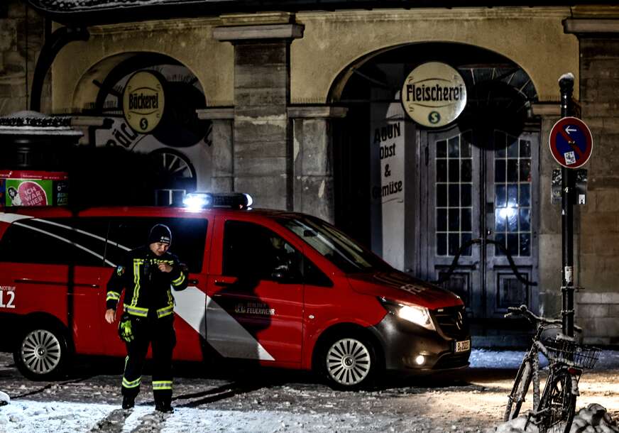 Užasna tragedija u Berlinu: Dječak nastradao nakon što su ga pritisnula teška staklena vrata