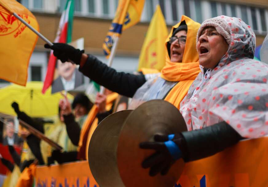 (FOTO) ZAPALJENA DŽAMIJA Demonstracije u Iranu uzele maha, vlast tvrdi da je situacija mirna