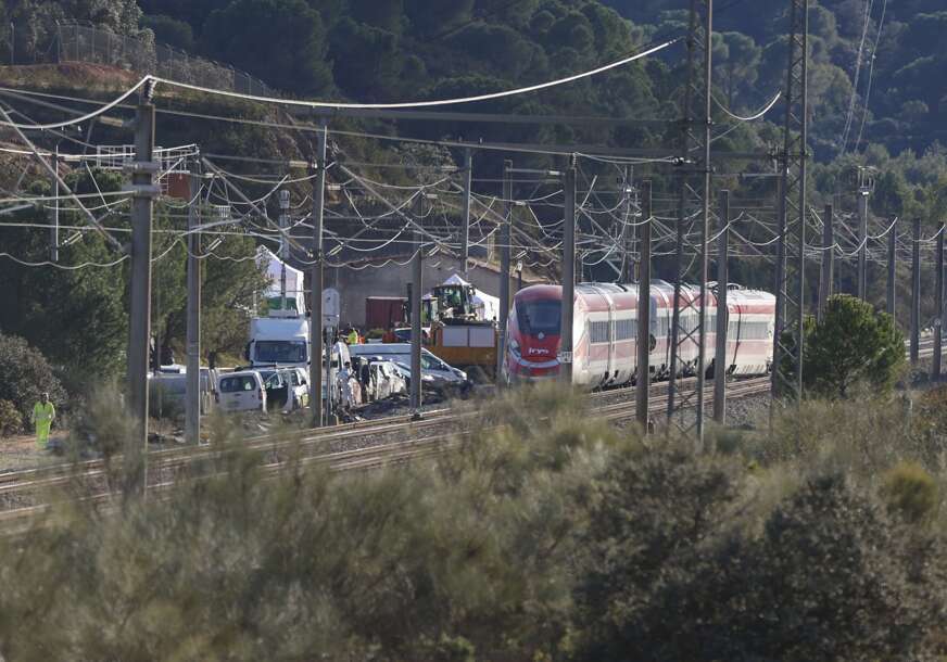 Došlo je do loma šina: Novi detalji STRAVIČNE ŽELJEZNIČKE NESREĆE u Španiji