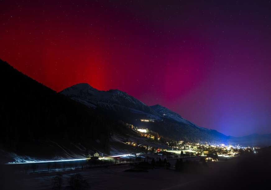 (FOTO) Ružičasto i ljubičasto nebo: Polarna svjetlost OBASJALA HRVATSKU i dijelove Evrope