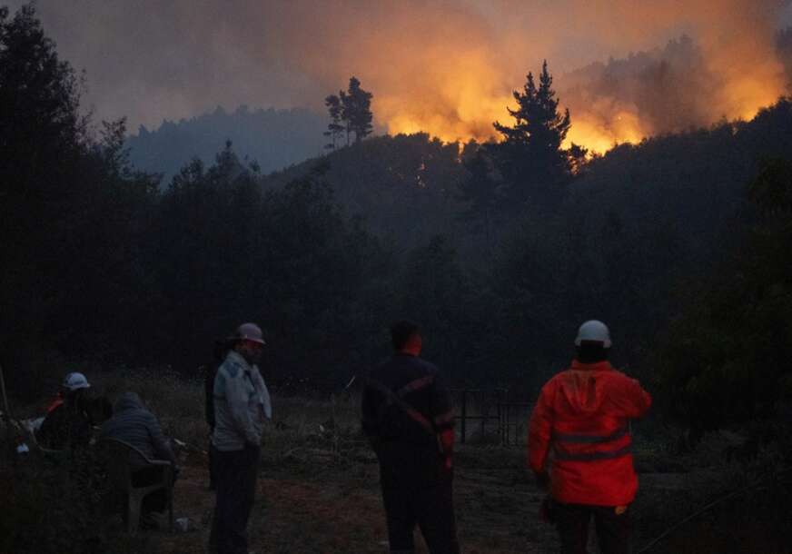 (FOTO) Vatrena stihija ne jenjava: Požari u Čileu odnijeli NAJMANJE 20 ŽIVOTA, uništena čitava naselja