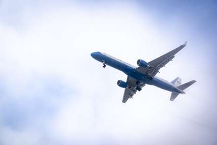 Uprkos TEHNIČKIM PROBLEMIMA, ipak je stigao: Trampov avion sletio u Švajcarsku